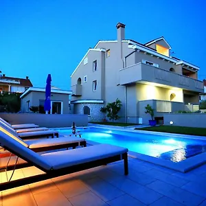 lotos.hotelinzadar.com/